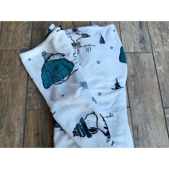 CHRISTMAS Peanuts “Snoopy Puffy Jacket” Soft Plush Throw Blanket Collection - Picture 3 of 5